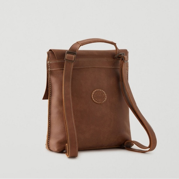 ROOTS Premium Convertible Crossbody into Backpack Brown 100% Leather Bag - Picture 3 of 14